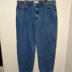 NWT Abercrombie & Fitch The Taper Jean High Rise Medium Wash Barrel  34/18R
